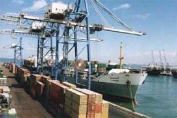 اغلاق بوغازي الاسكندرية والدخيلة لسوء الاحوال الجوية