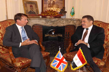 البدوى لـ”السفير البريطانى “: متمسكون باقالة الحكومة وبطلان تعيين الناب العام