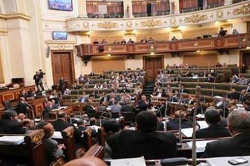 الشعارات الدينية وصلاحيات الرئيس تسحب المعارضة من “الشورى”