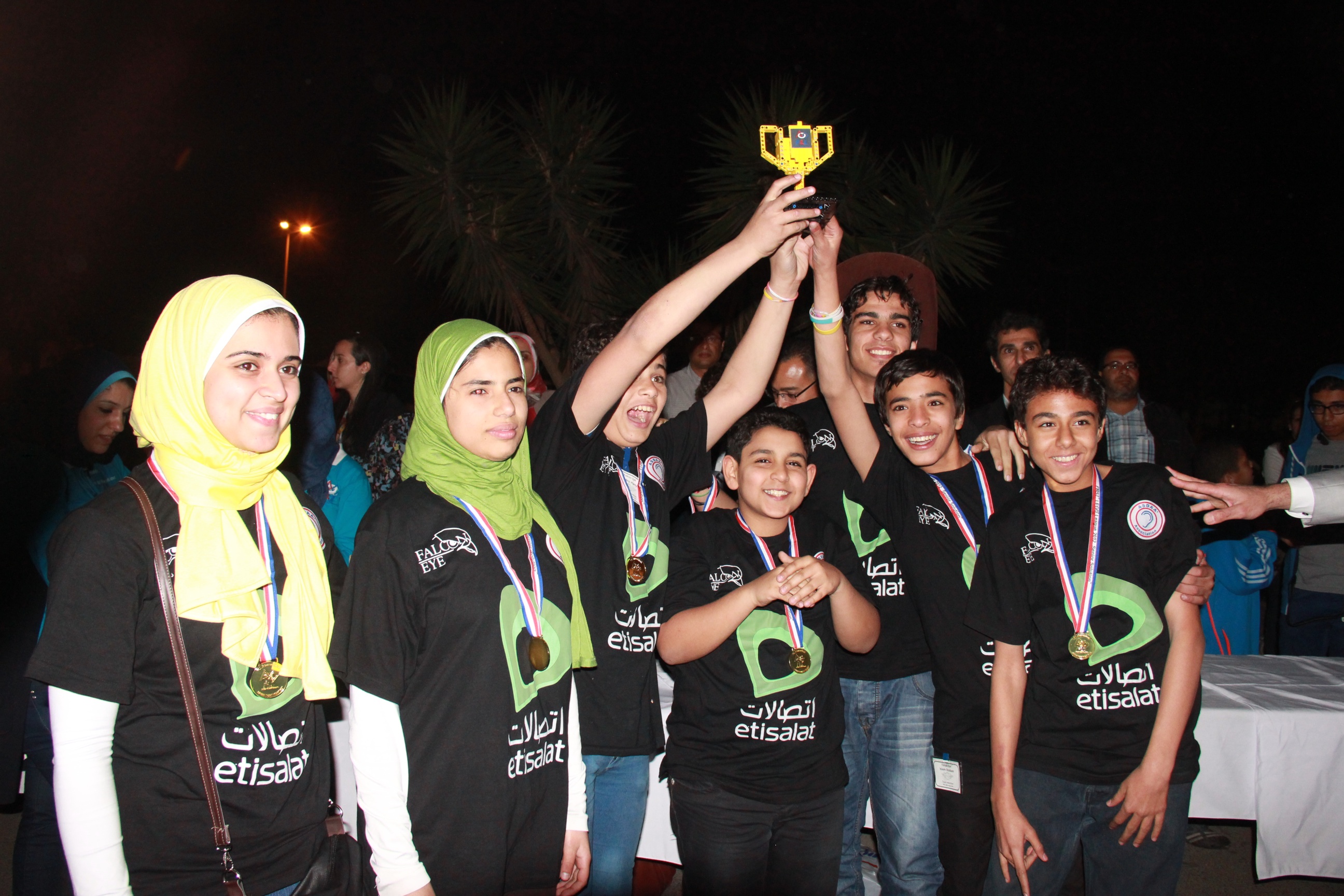 “اتصالات مصر” ترعى متحدي الإعاقة الحاصدون لجوائز مسابقة الروبوت