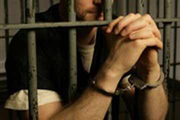 ضبط صاحب معهد للغات احترف النصب على الشباب