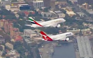 طائرتا ايرباص A380 تحلقان معاً فوق سيدني احتفالاً بالتحالف بين ” كوانتاس” و”الامارات”