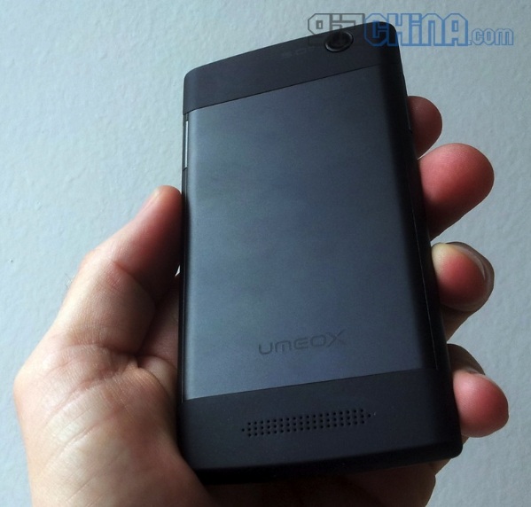 بالصور : شركة صينية مغمورة تتحدى “هواوي” في اطلاق أنحف هاتف ذكي