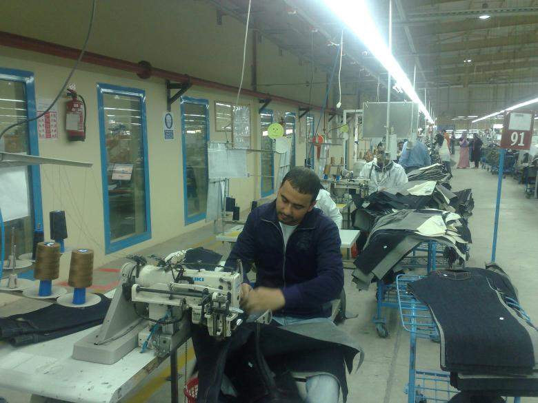 وفد من الصناعة والصندوق الإجتماعي يزور المنيا غدا لبحث مشكلات مصانع “الكويز”