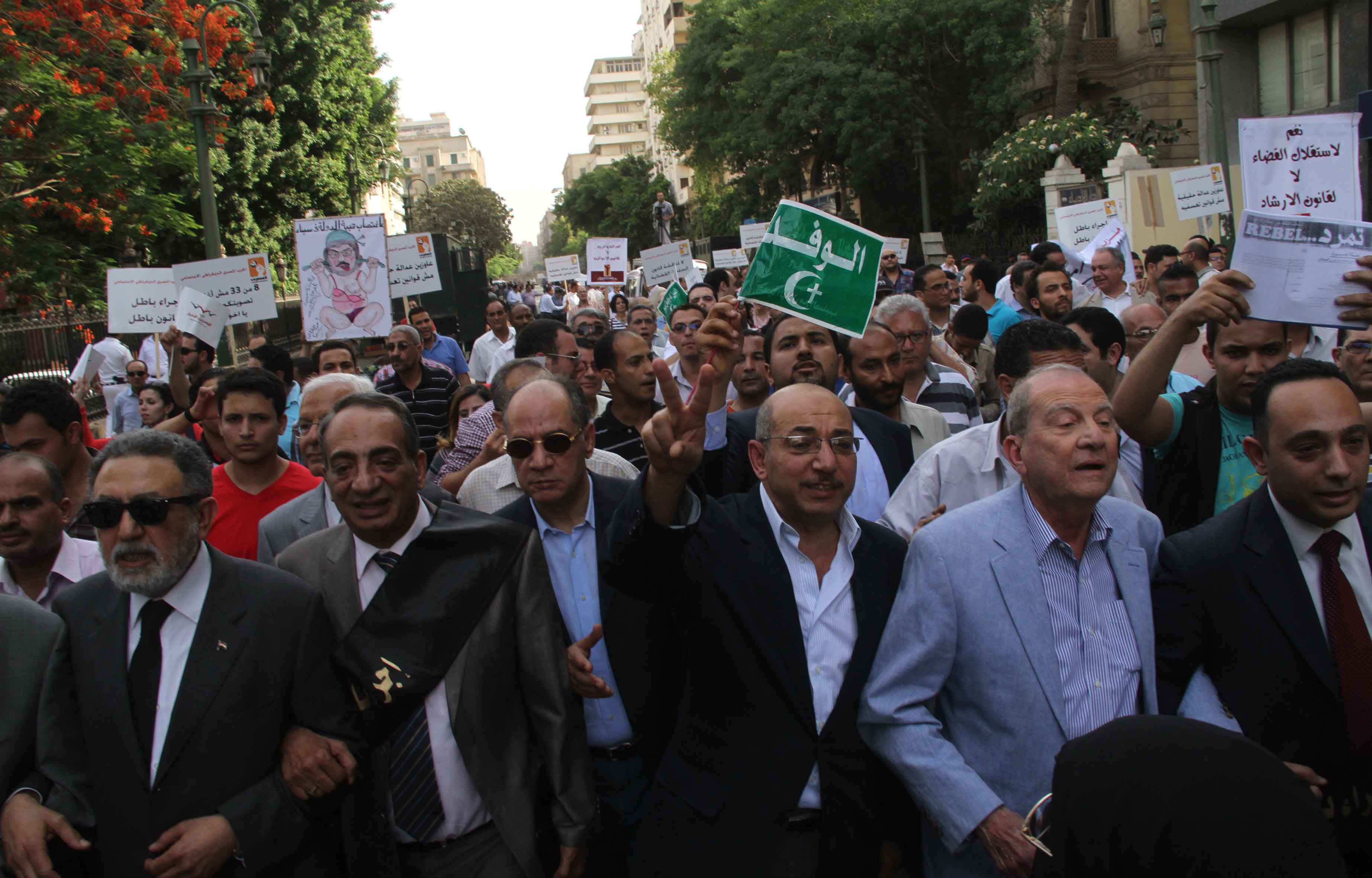 وقفة امام مجلس الشو﻿رى لرفض التدخل فى السلطة القضائية “لا لمناقشة ا﻿لسلطة القضائية”