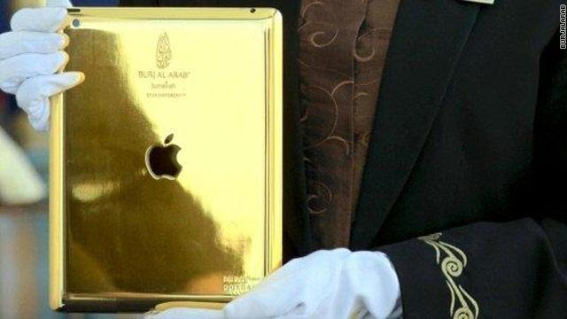 فندق في دبي يوفر لنزلائه iPAD من الذهب الخالص