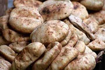 ضبط 1.5 طن خبز بلدي مدعم أثناء بيعه بالسوق السوداء بأسيوط