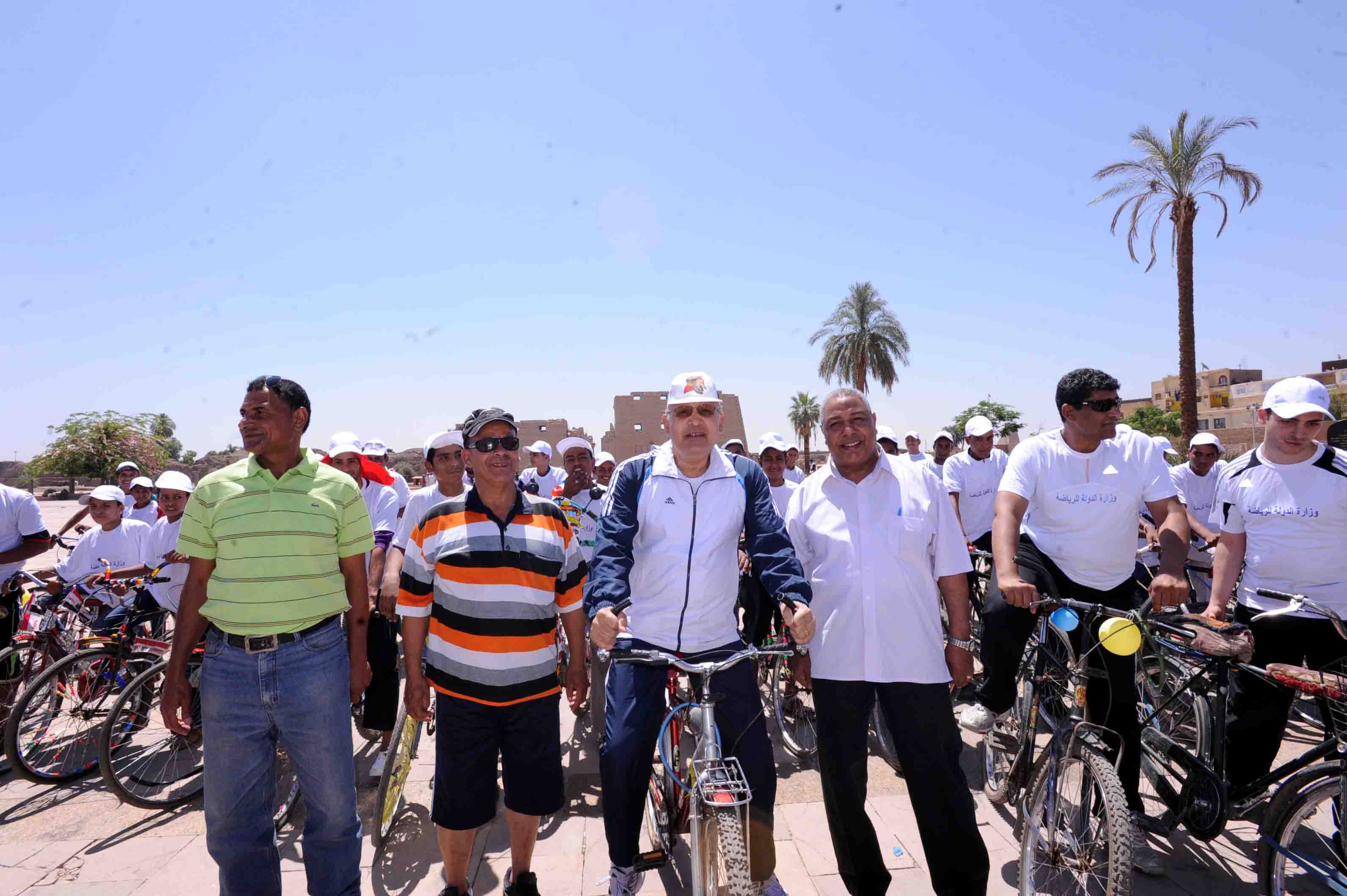 محافظ الأقصر يطلق شارة بدء فاعليات المهرجان الرياضى لالعاب البيئة