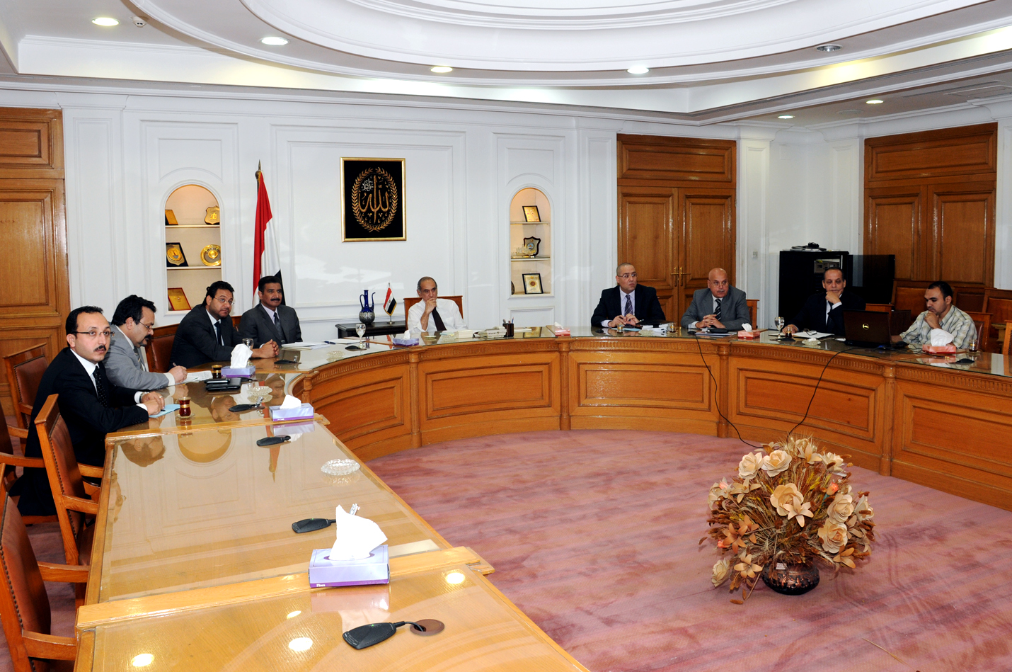 وزير الإسكان يناقش مخططات التنمية فى سيناء