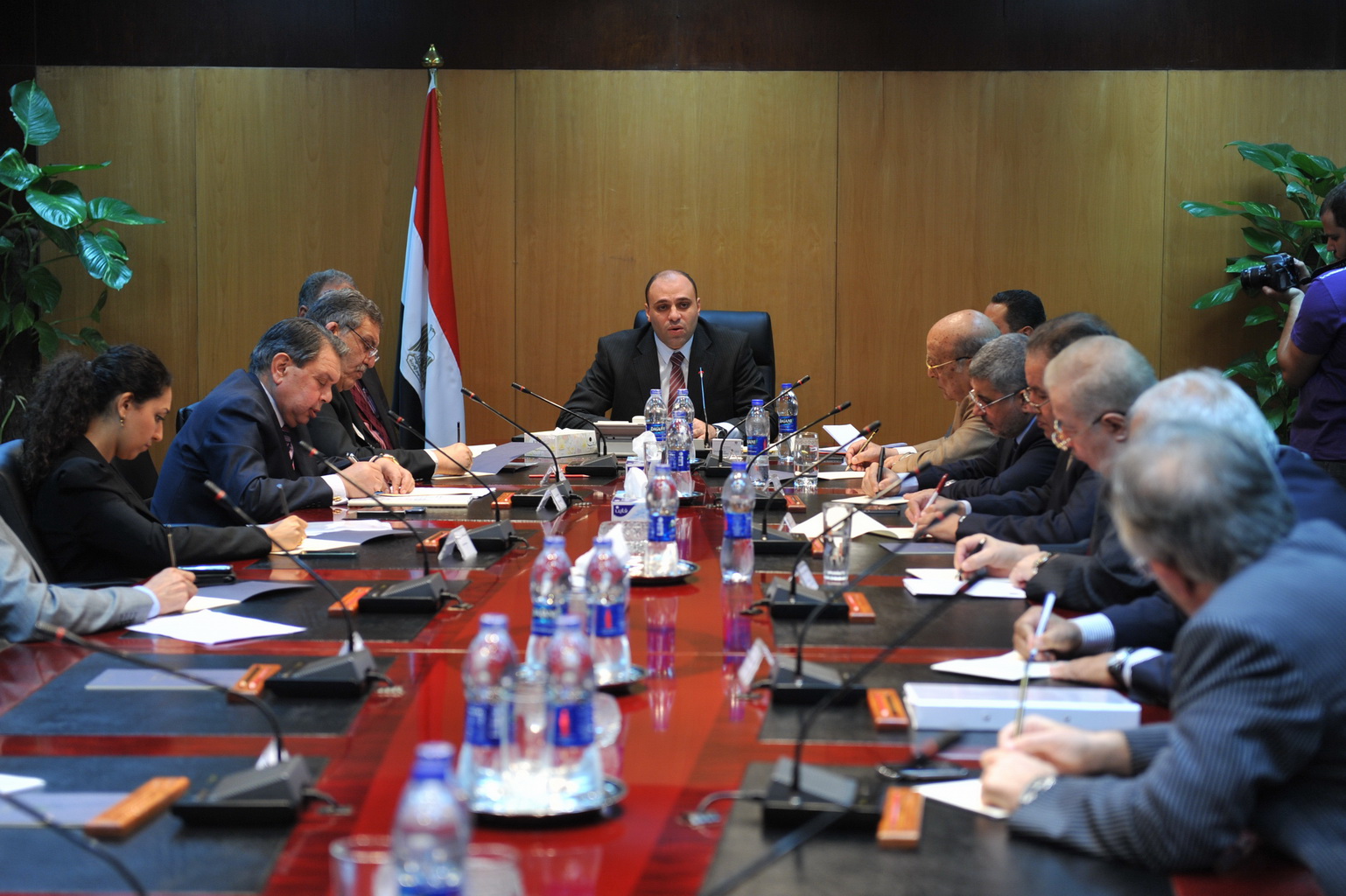 “الاستثمار” تبدأ سلسلة لقاءات المصارحة والمصالحة مع المستثمرين لاسعاف الاقتصاد