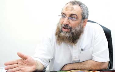 برهامي لـ”الإخوان”: “بتمدوا تصاريح الكباريهات 3 سنين وتقولوا ع القدس رايحين؟.. وفريد: الحكم غايتهم