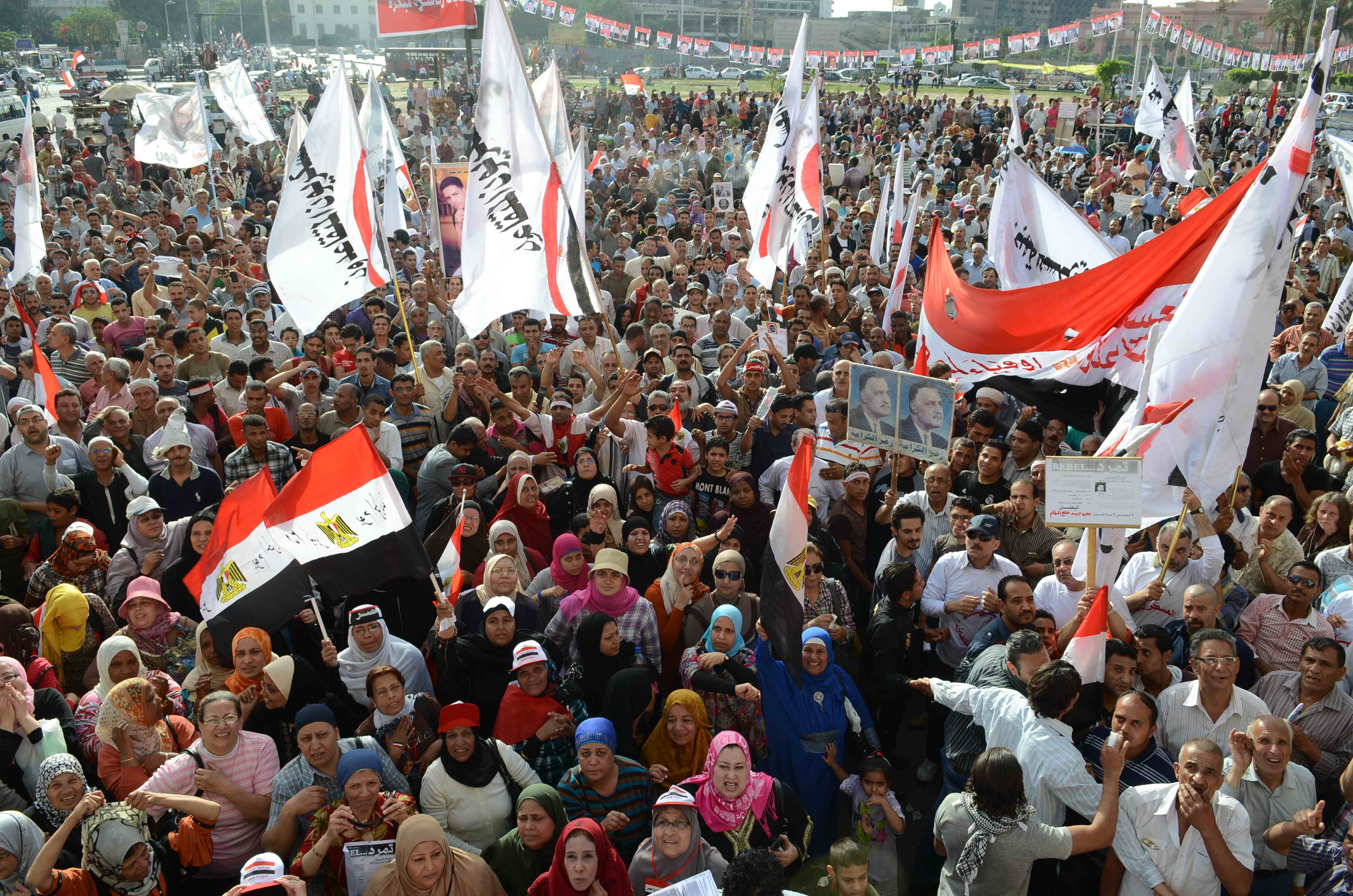 وصول المسيرات لميدان ﻿﻿التحرير في مليونيه العود﻿ة للميدان 17-﻿5-2013