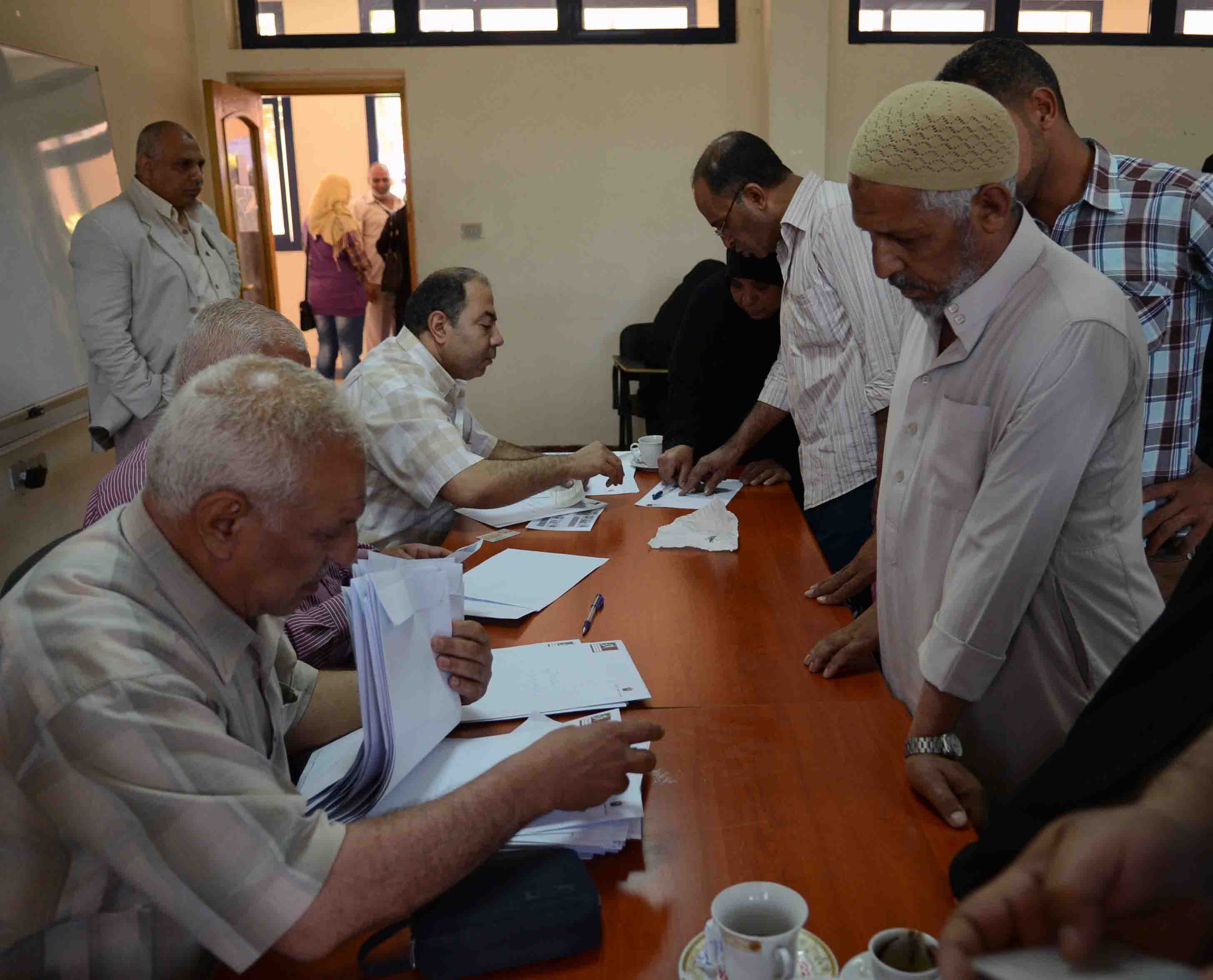 تسليم شيكات مصابين احداث بورسعيد بالنادى ا﻿لاهلى