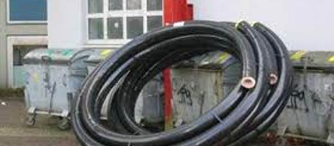 ضبط سيارة نقل محملة بطنين من الكابلات الكهربائية الخاصة بأبراج الضغط العالى بأسوان