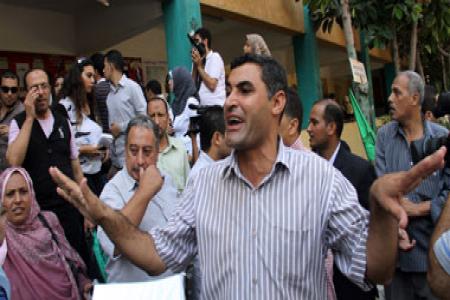 الشرطة تمنع عمال سيمو للورق من التظاهر امام  “الشورى”