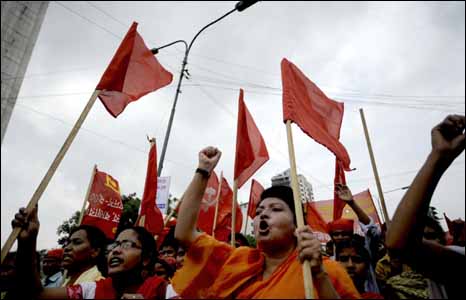 متظاهرون في بنجلاديش يصفون عيد العمال ب”يوم العمل الكئيب