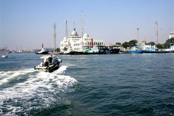 تواجد أمني مكثف للجيش الثالث لتأمين المجري الملاحي لقناة السويس