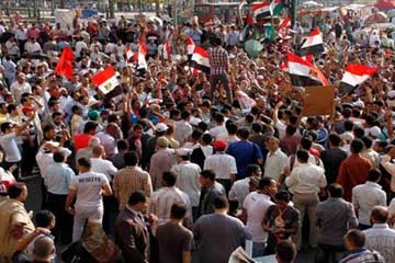 تزايد اعداد المتظاهرين بالتحرير.. ولجان شعبية لحماية السيدات