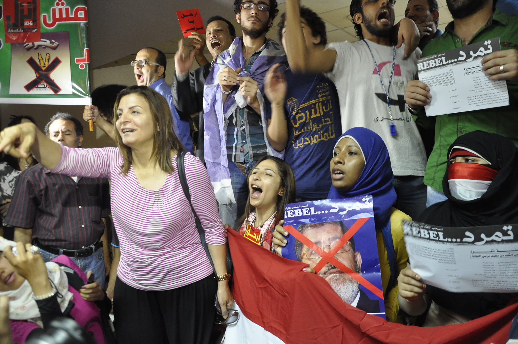 مؤتمر تمرد واعلان عن سحب الثقة من الرئيس وفي خلال المؤتمر حدث اشتباكات بين اعضاء الحركة والحضور