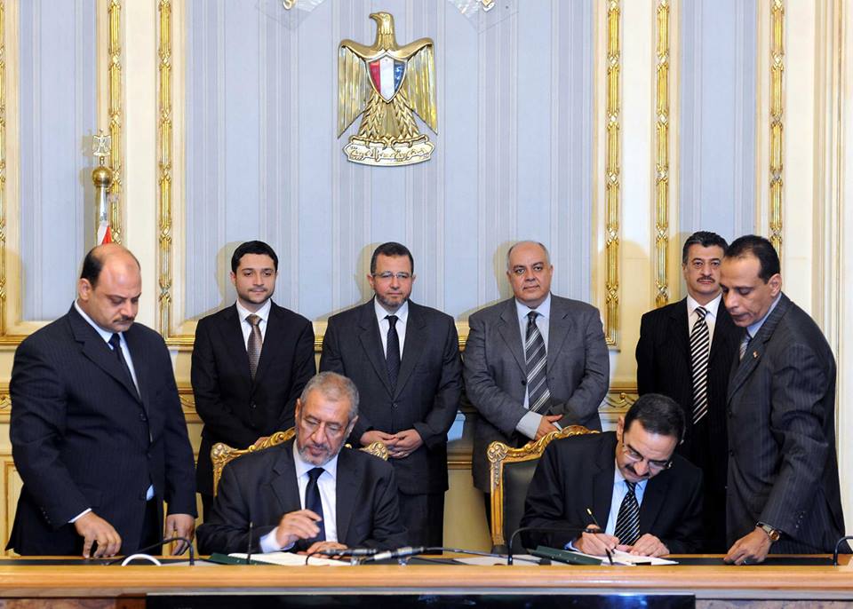 مراسم التوقيع النهائى على الاتفاق المالى الخاص بتقديم المؤسسة الدولية الإسلامية لتمويل التجارة تمويل بقيمة 300 مليون دولار لصالح الهيئة العامة للبترول