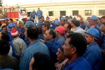 إنهاء اعتصام مهندسي وموظفي شركة ” سوميد ” بالعين السخنة في السويس