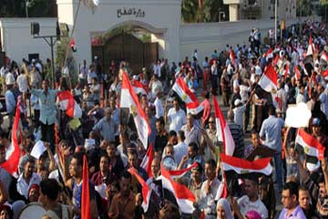 تحالف شباب الثورة يعلن الاعتصام المفتوح أمام وزارة الدفاع