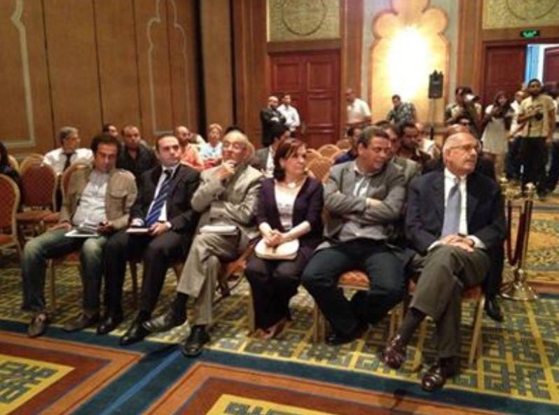 البرادعى لمرسى: أدعوك أن تستجيب لصرخة الشعب وللثورة سلميا