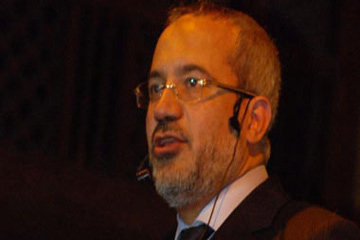 مراد علي:الاعتداء علي منزل الحسيني دليل علي منهج” الإنقاذ”الدموي