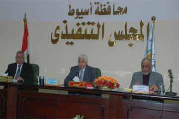 كشك يؤكد حماية التظاهرات السلمية بشرط عدم الإضرار بالمنشآت