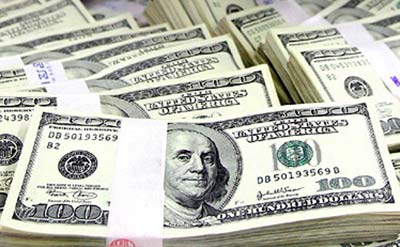 “بلومبرج”: انتعاش السوق السوداء للدولار في مصر مع تزايد الطلب قبل مظاهرات 30 يونيو