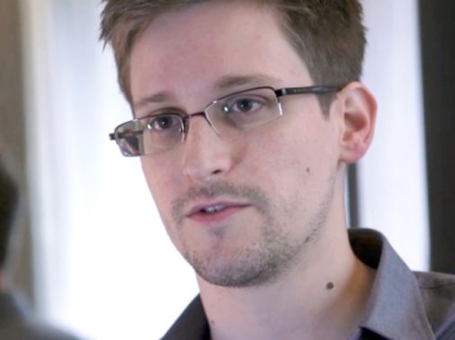 “سنودن” الذي سرب وثائق وكالة الأمن القومي الأمريكية ينفي تجسسه لصالح الصين