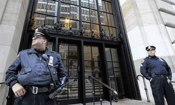 الرواتب وتكثيف الحراسات وارتفاع الأسعار ترفع تكلفة التشغيل في البنوك 2012