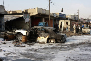 إصابة 11 جنديا ومدنيين  في تفجيرين بالعراق