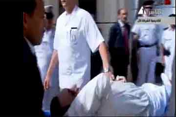 وصول الرئيس السابق مبارك ونجليه لمقر المحاكمة باكاديمية الشرطة