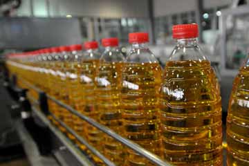 التموين تتراجع عن تخفيض كميات الزيت التموينى الى لتر بدلا من 1.5 لتر لكل مواطن