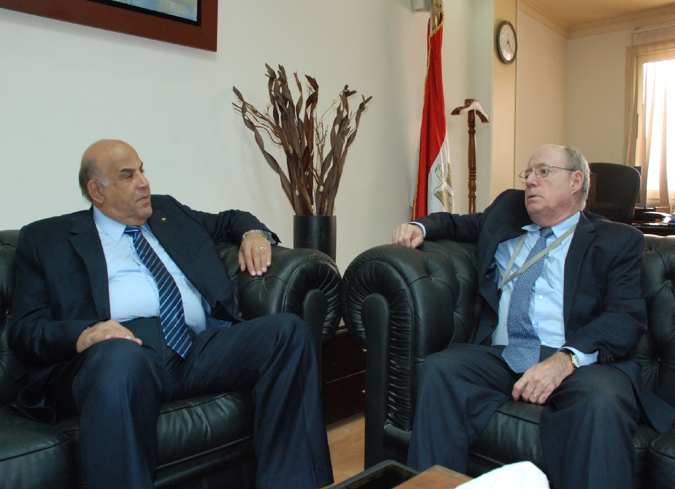 “خليفة” يناقش برنامج إجازة المداومة لمشغلى خدمات مياه الشرب والصرف مع الــ ACWUA و USAID