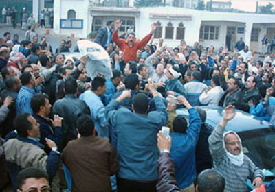 إضراب عمال مصنع أسمنت أسوان  للمطالبة بزيادة المرتبات وصرف بدل مخاطر