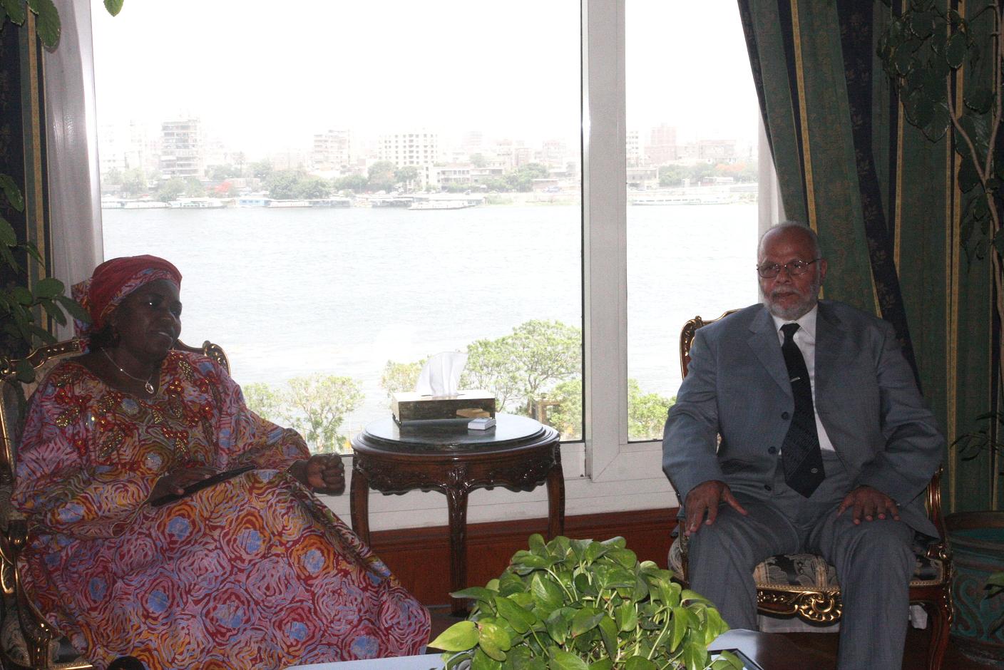 بهاء الدين يناقش مع وزيرة المياه النيجيرية نقل الخبرات المصرية في صيانة المجاري المائية