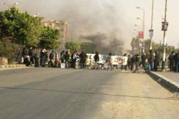 قطع الطريق الدولى “العريش – القنطرة ” بسبب أزمة الوقود