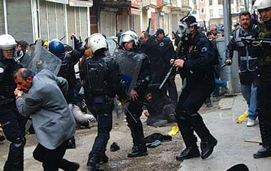 صدامات جديدة بين الشرطة والمتظاهرين في انقرة واسطنبول