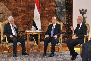 الرئيس عدلي منصور يستقبل الرئيس الفلسطيني محمود عباس