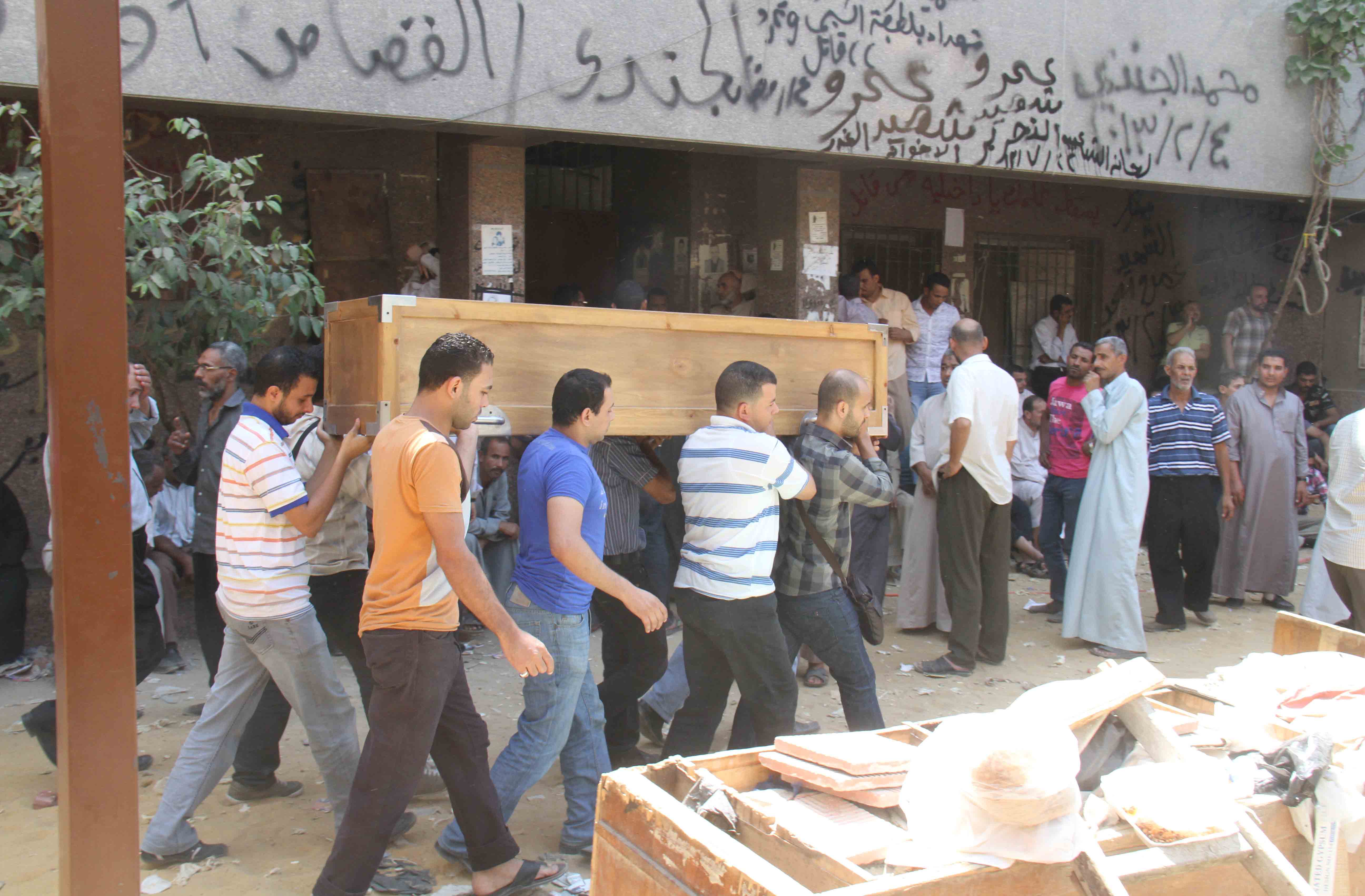 خروج متوفين فى احداث شارع النصر من مشرحة زينهم