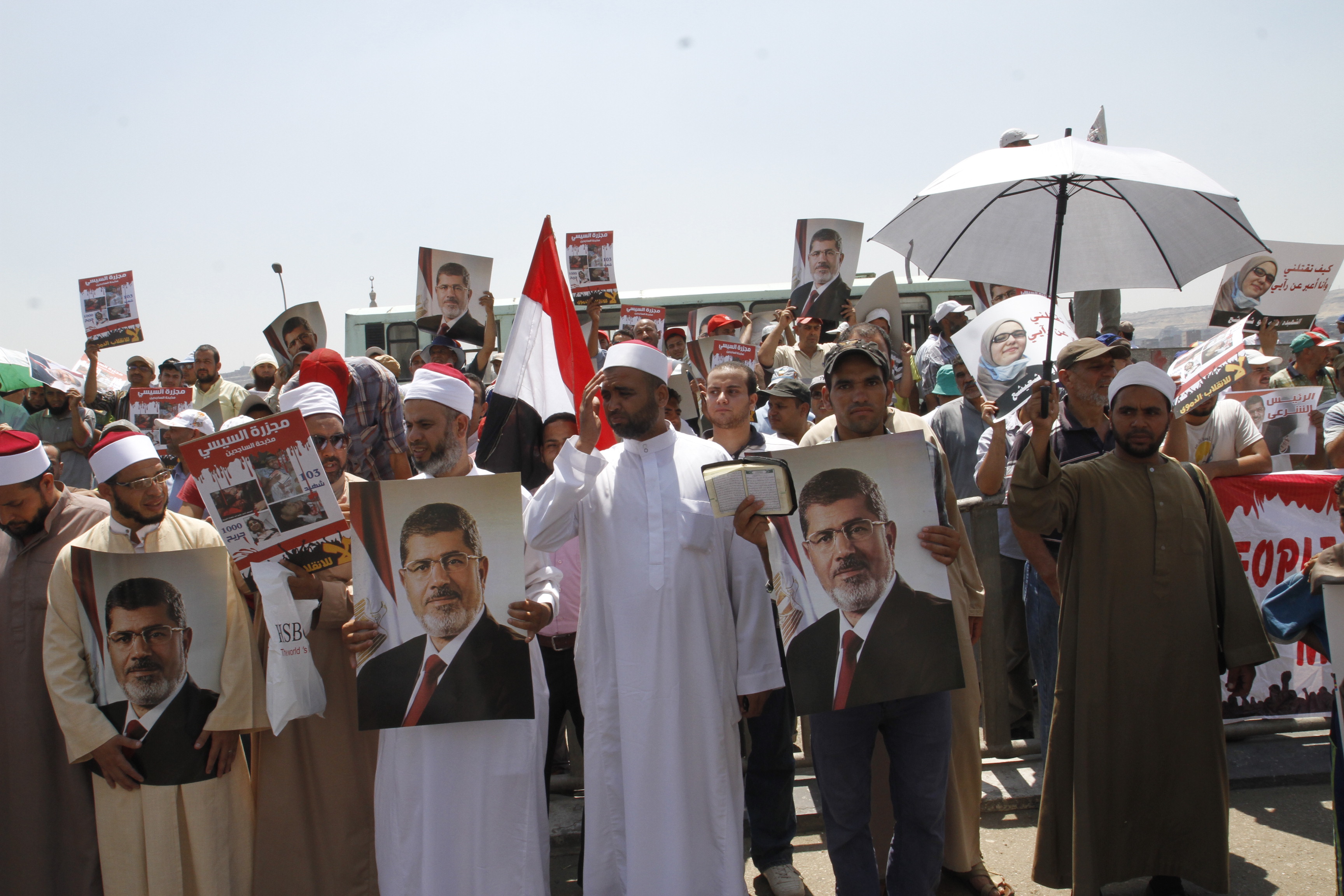 وقفة لإئمة مشيخة ﻿﻿الأزهر ردا على خطاب السيسى