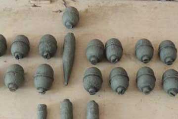 حبس موظف بشركة كهرباء بالمنيا لحيازته 7 قنابل يدوية وبندقية آلية