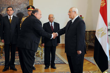 وزير التنمية الادارية يؤدى اليمين الدستورية امام رئيس الجمهورية