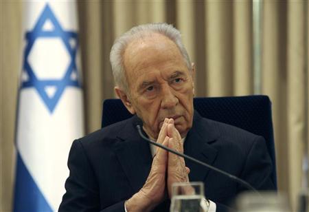 بيريز: إسرائيل ستدفع الثمن إذا فشل الانقلاب على الرئيس مرسي في مصر