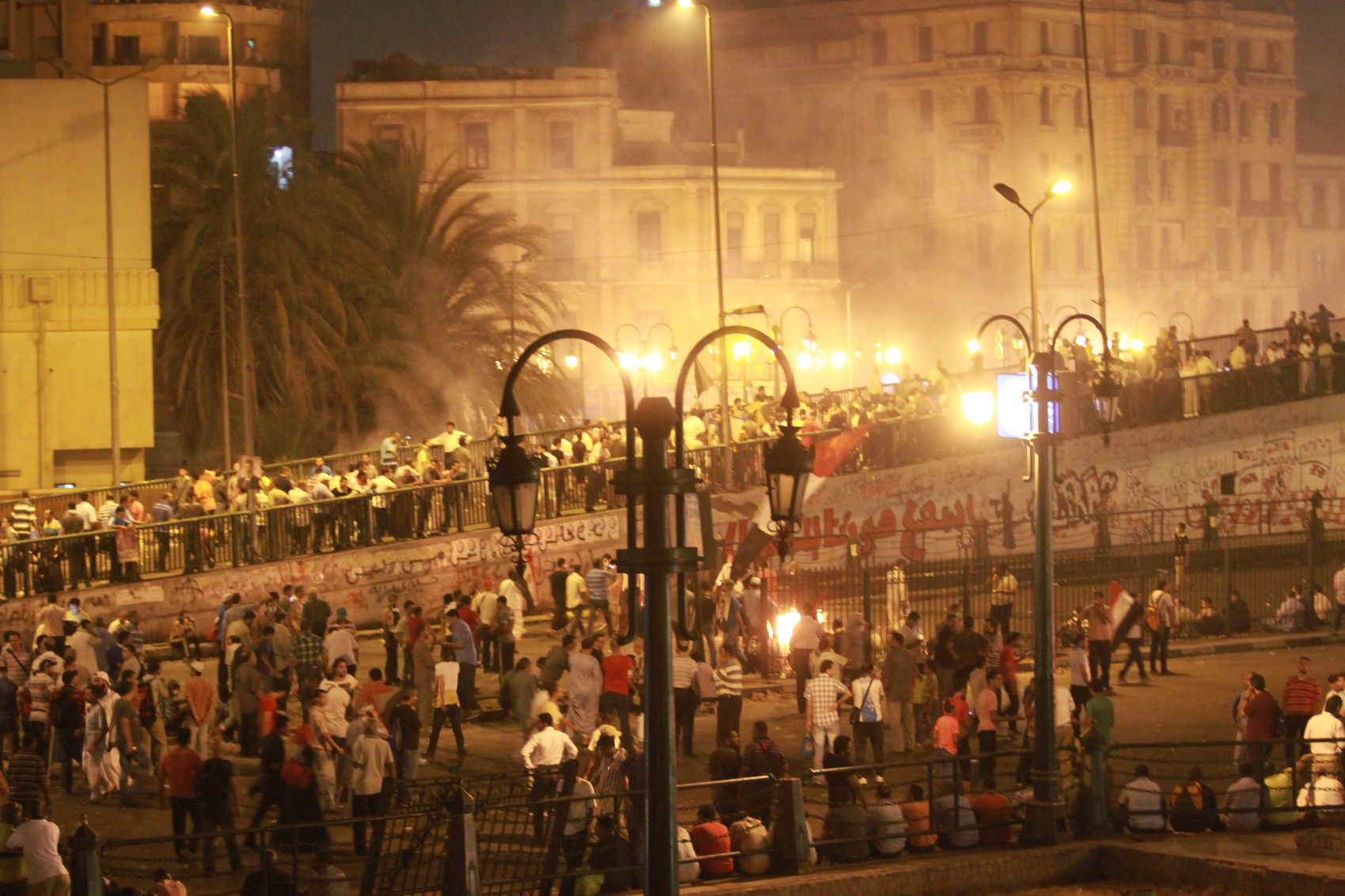 اشتباكات قوات الشرطة ﻿﻿با﻿لمتظاهرين بميدان ر﻿مسيس