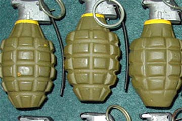 ضبط قنابل يدوية وعبوات تفجيرية بسيارة في أسوان