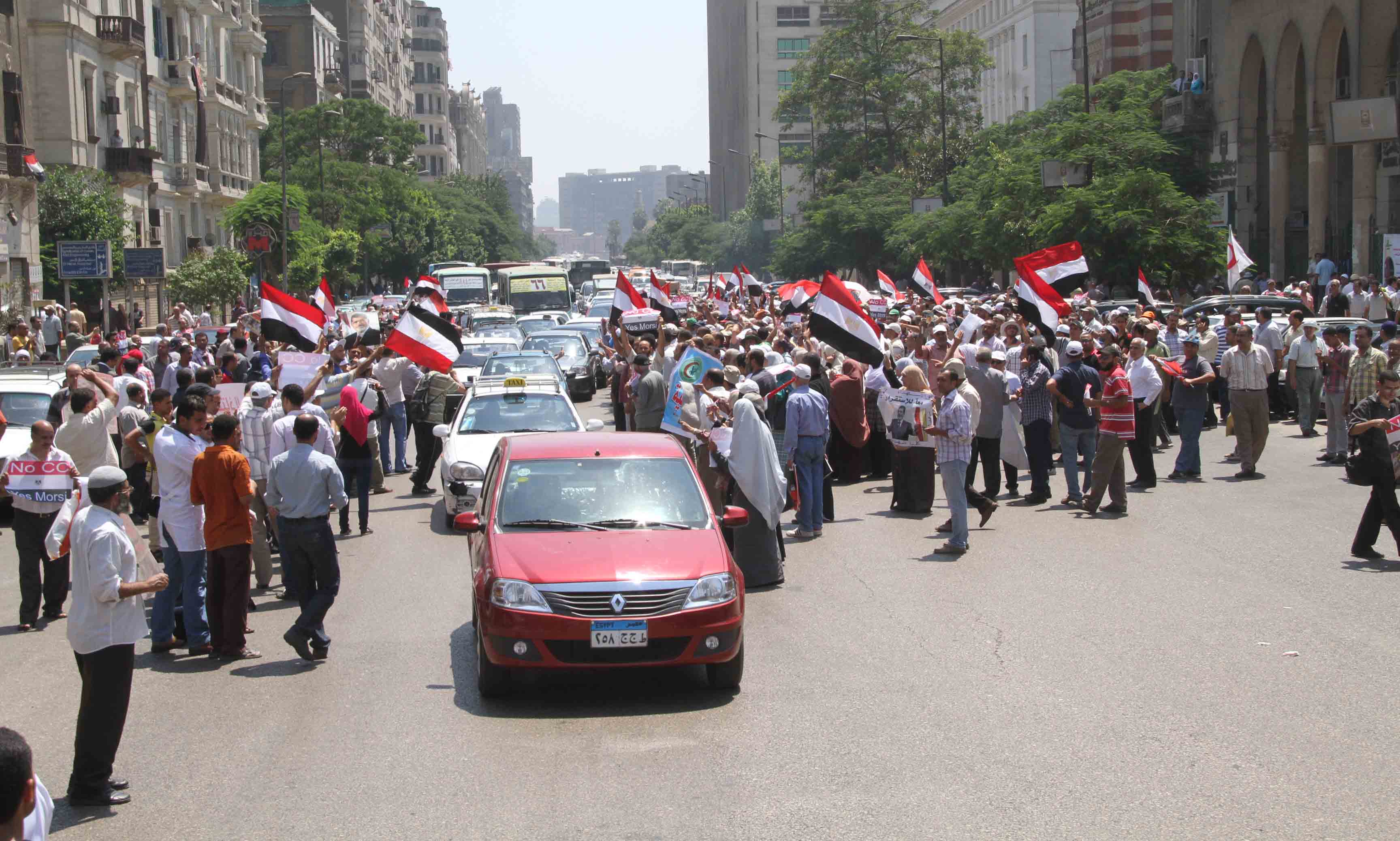 مؤيدى مرسى يتظاهرون بشار﻿ع رمسيس