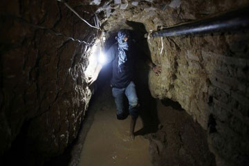 قوات الأمن تواصل تدمير أنفاق تهريب الوقود فى رفح